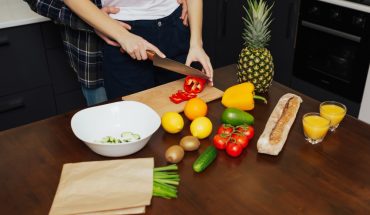 Pas cu Pas în Bucătărie: Ghid pentru Cei Care Încep Să Gătească
