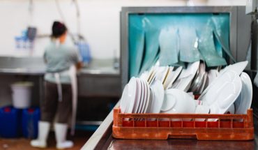 Tocatorul de plastic: Periculos sau nu în bucătăria ta?