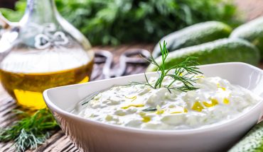 Sos Tzatziki – Rețeta originală și variante. Cum poți utiliza sosul tzatziki?