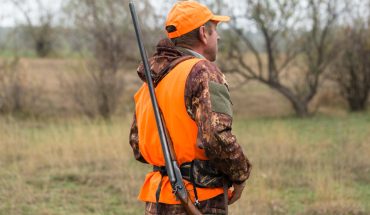 Geci de vânătoare: protecție și confort