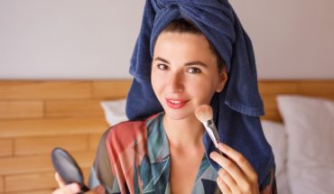 Cum să aplici machiajul rapid pentru ten sensibil