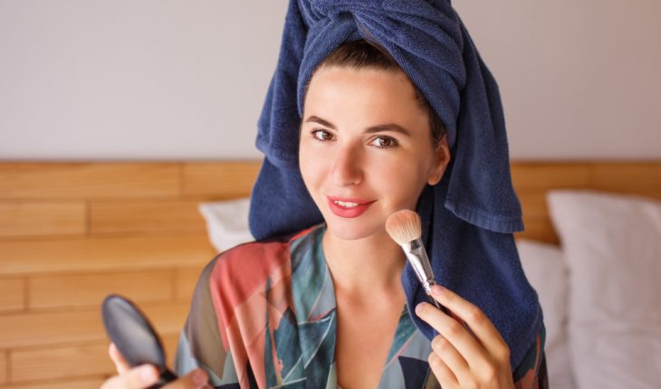 Cum să aplici machiajul rapid pentru ten sensibil