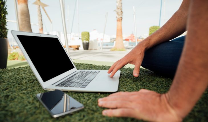 Laptopurile ultraușoare și redefinirea mobilității digitale
