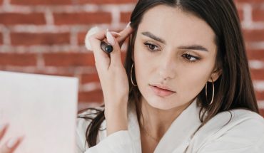 10 trucuri pentru sprâncene perfect conturate