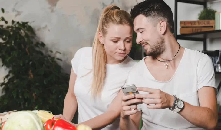 Cum să ai o relație mai sănătoasă cu telefonul fără un detox digital radical Cum să ai o relație mai sănătoasă cu telefonul fără un detox digital radical