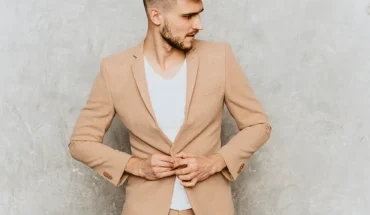 Cum să porți un blazer astfel încât să nu pară prea formal
